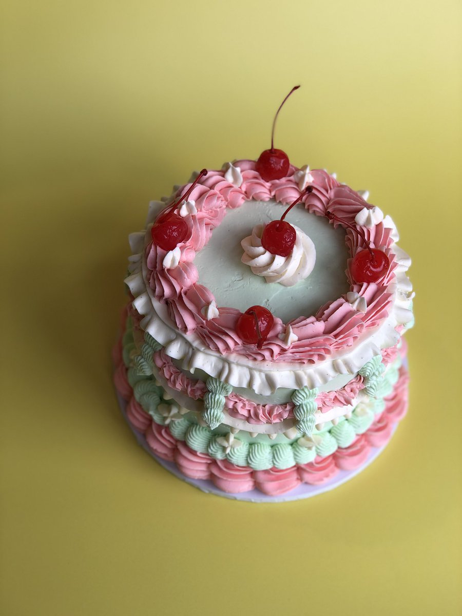 snagadya's tweet photo. Alongside model, influencer, trendsetter, potato chopper goddess, future wife I would like to add photographer to my cv. @_jennyoak // @longboisbakes made cake I took some sexy angles. https://t.co/zV4Cdha9LJ
