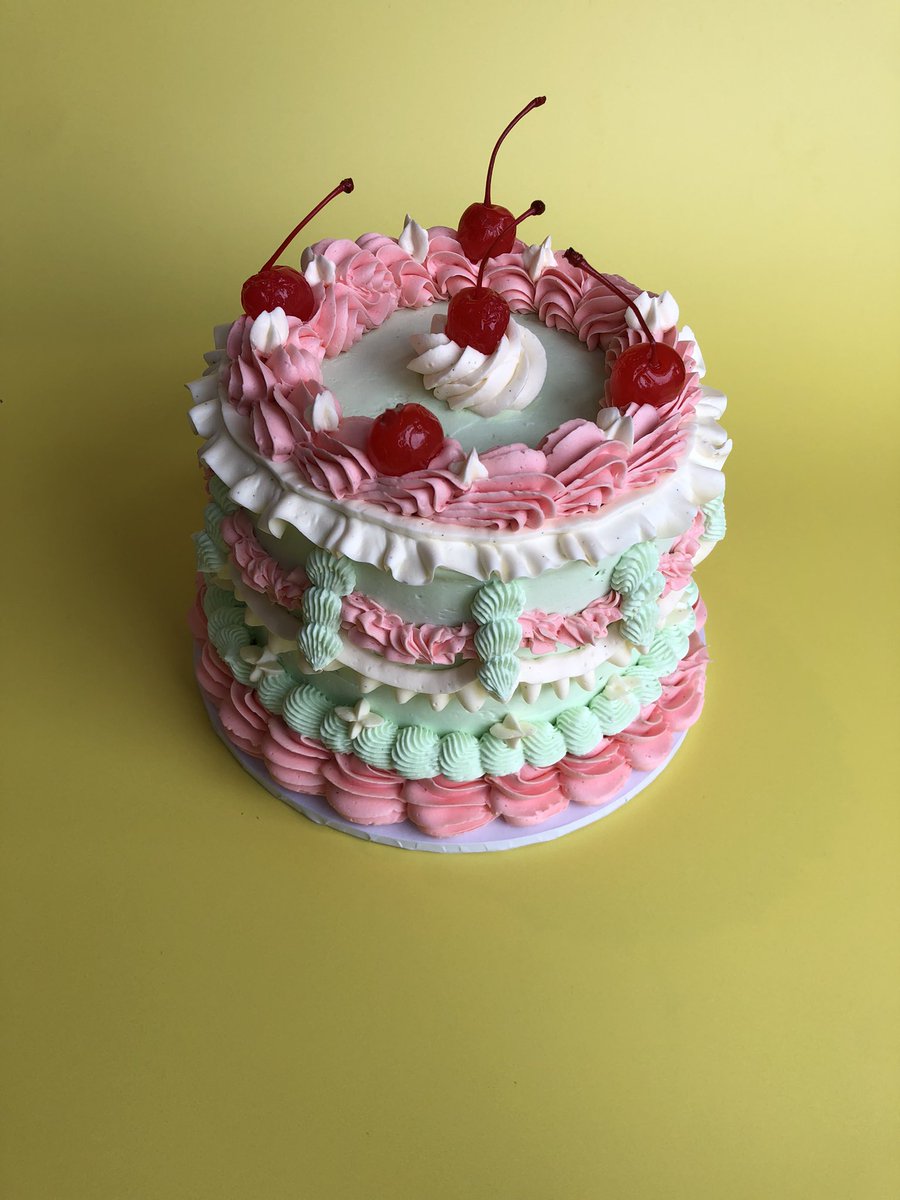 snagadya's tweet photo. Alongside model, influencer, trendsetter, potato chopper goddess, future wife I would like to add photographer to my cv. @_jennyoak // @longboisbakes made cake I took some sexy angles. https://t.co/zV4Cdha9LJ