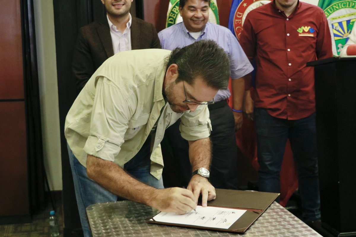 JuanGZuluaga's tweet photo. Hoy inicia un camino esperanzador de la mano de los 13 Consejeros Dptales de Juventud. Ellos demuestran que en nuestro Dpto, tenemos más futuro que pasado, y que el papel de los jóvenes, es clave para seguir transformando al Meta. Cuentan con nosotros muchachos. ¡Mucho éxito! https://t.co/sBXH0zbE7T