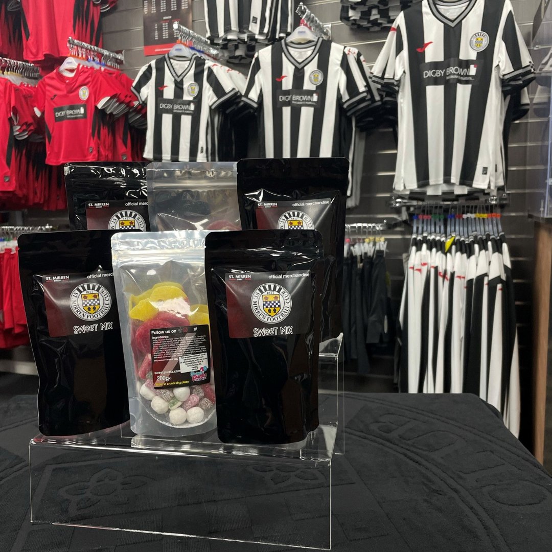 StMirrenDirect's tweet photo. SweetPunkz Birthday Giveaway 🎉🎉

A fan favourite since launch, we’re celebrating one whole year of @SweetPunkzuk by giving away 5 @SaintMirrenfc sweet bags to one lucky winner. 

To enter:
🔃 RT
🖤Like
📲Follow us &amp; @SweetPunkzUk 

We'll pick a winner at random on Monday. https://t.co/PYBKTSIqua