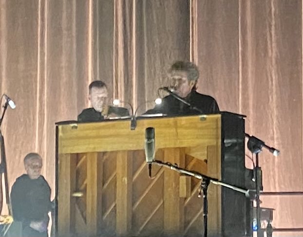 kschliem's tweet photo. ⁦@bobdylan⁩ at ⁦@ToyotaMusicFac⁩ last night was soul-affirming. And being back at a concert, in a crowd that large, was powerfully therapeutic. We’re back. Thank you, ⁦⁦@PCShortridge⁩ !! https://t.co/fRo2UbmKOV
