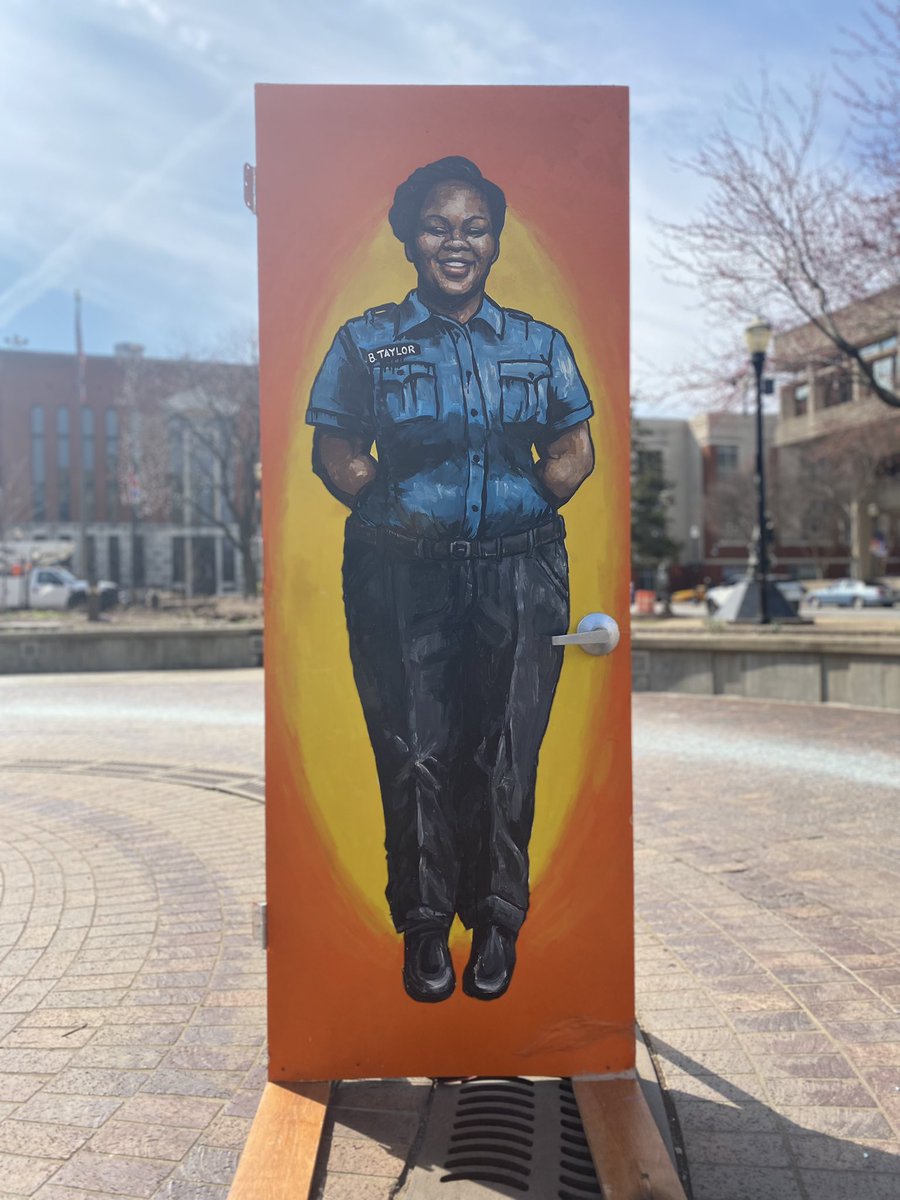 A beautiful mural of #BreonnaTaylor is sitting gracefully at Jefferson Square Park in Downtown Louisville. This Sunday, March 13th will mark two years since she was fatally shot by Louisville Metro Police. #SayHerName
