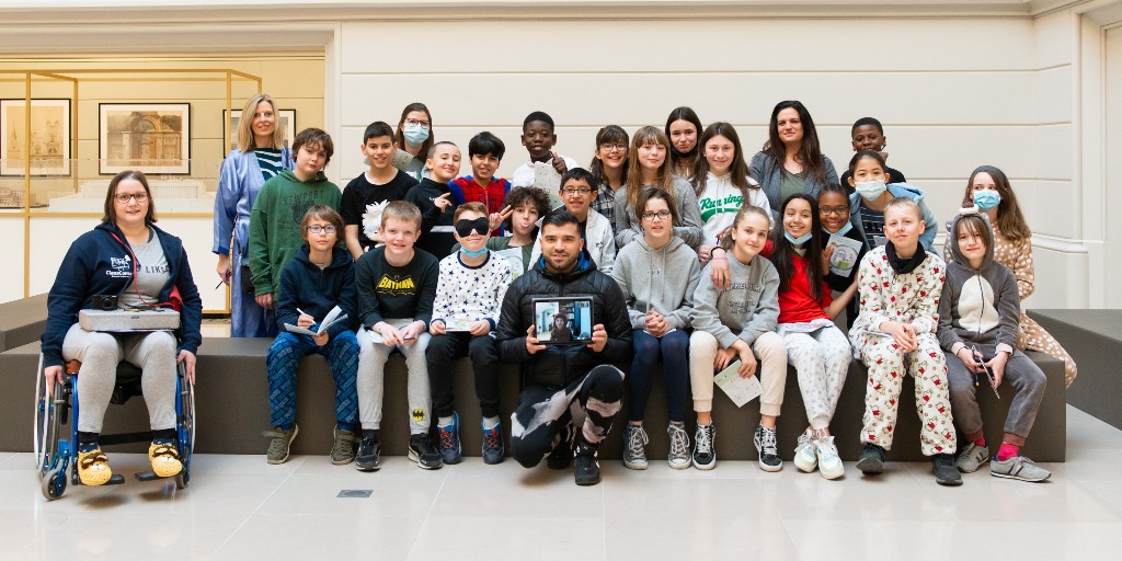 NBB_BNB_FR's tweet photo. C’est la Journée du pyjama ! L’équipe du musée se tient auprès de tous les élèves malades pour leur donner du courage. Par cette campagne, nous soutenons #ClassContact et Bednet qui permettent aux enfants malades de suivre les cours en direct de chez eux. #journeepyjama2022 ❤️🩹 https://t.co/5MAfphj9R3
