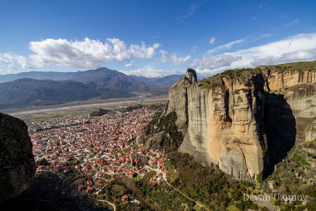 DeyanUzunov's tweet photo. Town of Kalabaka as Seen from Meteora Monastery of the Holy Trinity 
#greece #meteoramonastery #orthodoxmonastery #geologyrocks https://t.co/fD0I5WlnFk