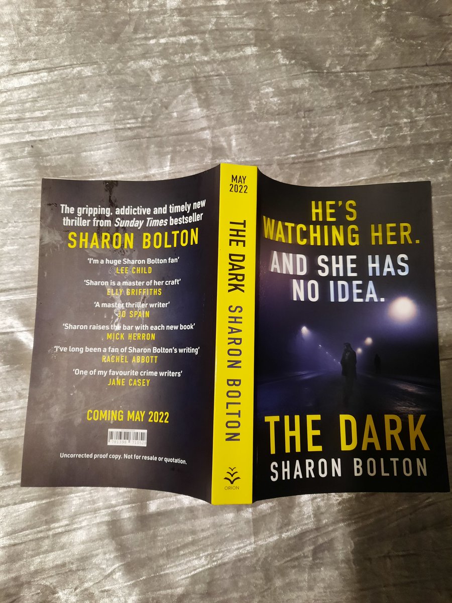 I just adore @AuthorSJBolton books and it was so good to see Lacey Flint again! This book had me gripped from start to finish. Definitely a 5* read. Thank you @orion_crime for sending me an early copy to review. #TheDark waterstones.com/books/reviews/…