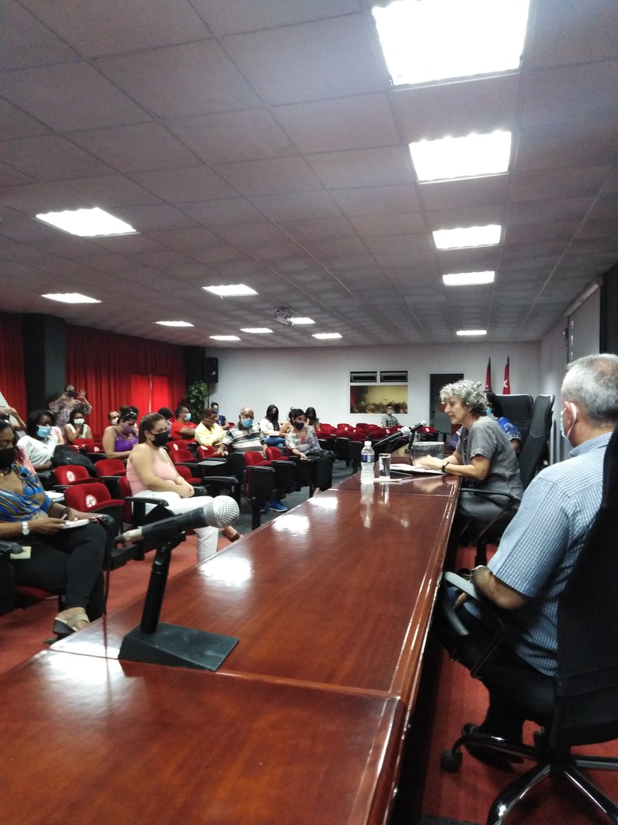 YamilinMilian's tweet photo. Aprender el Código de las Familias, es sencillamente una necesidad. @MindusIndustria.. Agradecer a la profesionalidad de la conferencista https://t.co/GOl2KtSNXt