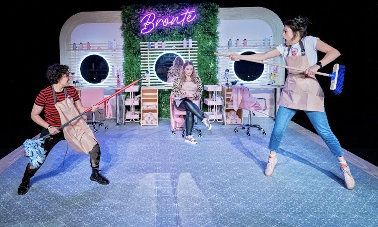 #Hull come and see the Brontes for a cut and colour in this restyled version of the sisters lives <a href="/janehairplay/">Jane Hair - The Brontes Restyled</a> <a href="/HullTruck/">Hull Truck Theatre</a>