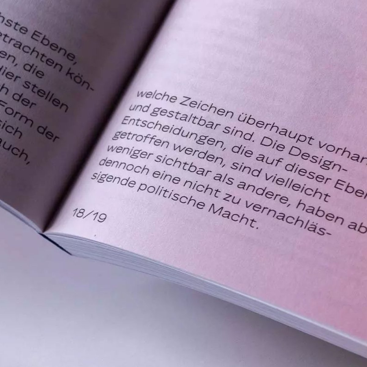 ✳︎ IN THE WILD ✳︎ Zetkin by Inga Plönnigs in use for “Politics of Type” book by Andreas Blindert, a Germany-based writer, designer, and type researcher. Andreas typeset both the cover and pages in Zetkin.