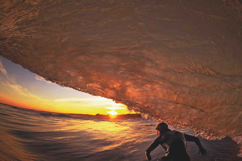SurfersJournal's tweet photo. "Jayce Robinson is one of Britain’s most technically proficient surfers," says photographer Al Mackinnon. "This was right at the end of a somewhat tricky session on a British slab. We hadn’t got much until this point." https://t.co/GM7gzDPqGh