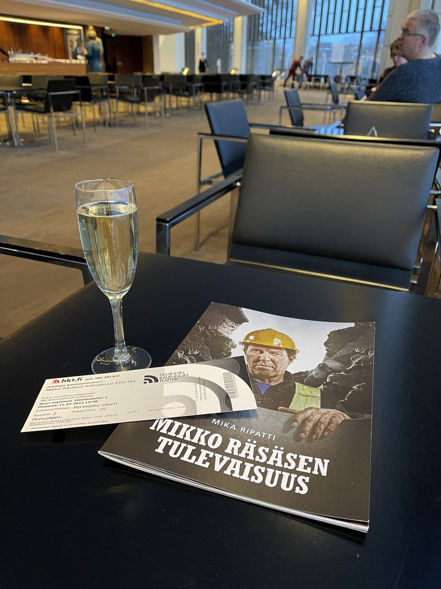 thelea1's tweet photo. Taviksena kuokkimassa @hktfi ’n Mikko Räsäsen tulevaisuuden enskarissa. Potkuja @RailiRaitala’lle! 👍🏻 https://t.co/1CNp3zmBIr