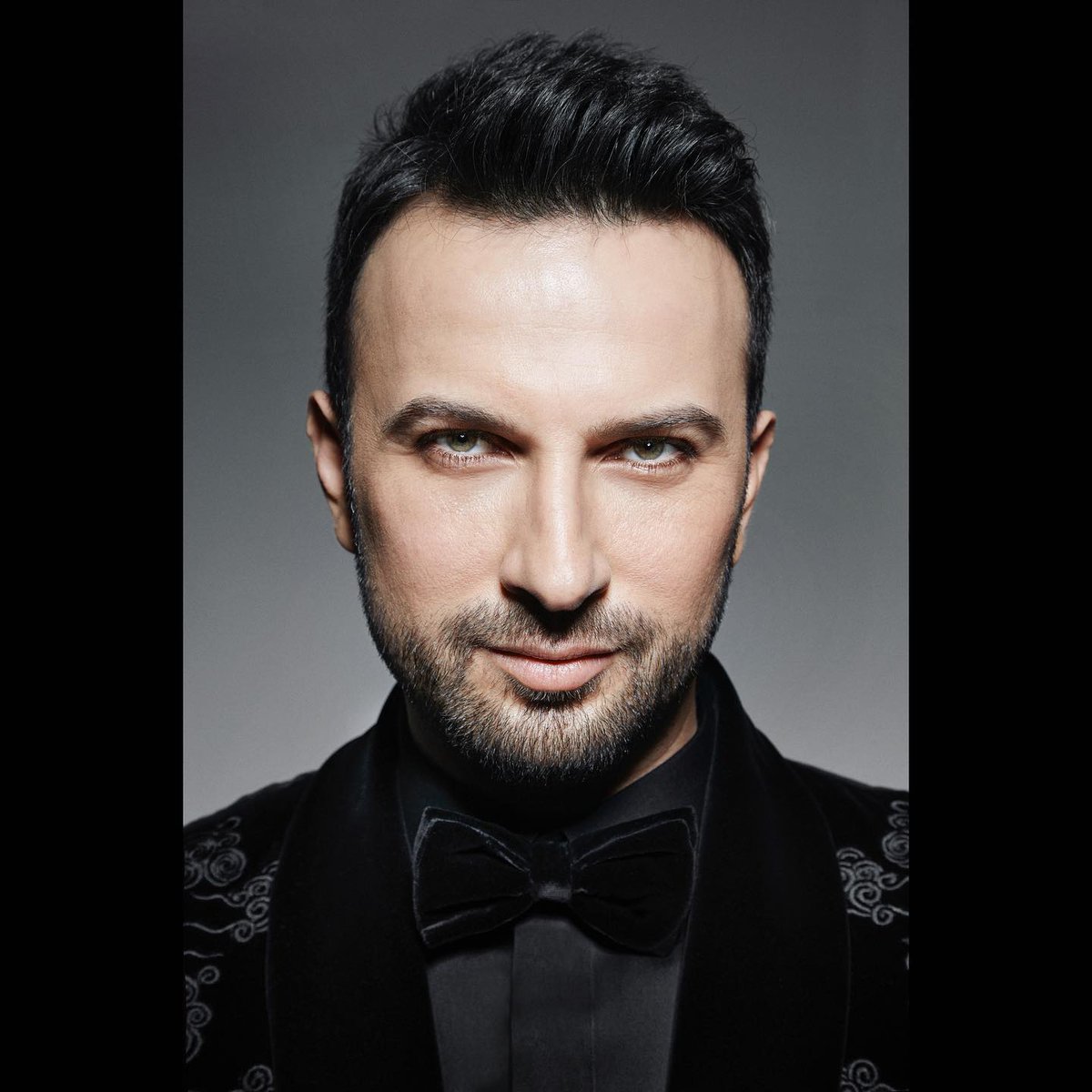 Madem bugün Ahde Vefa’ın 6’ıncı yıl dönümü, o zaman hiç görmediğiniz bu çok özel fotoğrafı paylaşmak anlamlı olur diye düşündüm. 
Neden özel derseniz, bu fotoğraf sevgili Ara Güler’in çektiği bir fotoğraftır.

Nurlar, ışıklar içinde uyu Ara abi🙏🏻❤️

#tarkan <a href="/tarkan/">Tarkan</a>