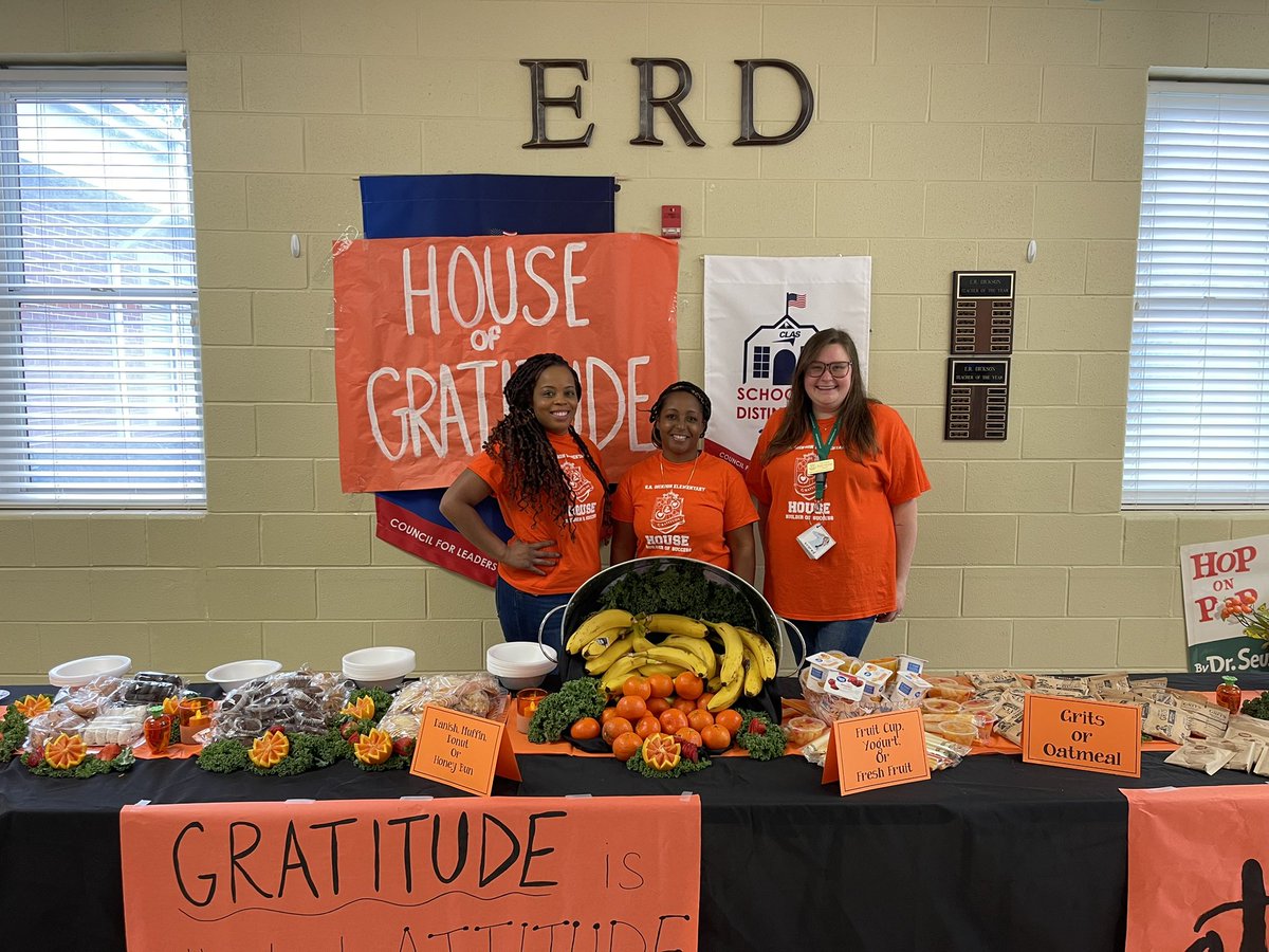 NikkiHa54675083's tweet photo. House of Gratitude Breakfast!! @DicksonTigers @MicaelaMRoss @AlexisMoran2nd @ExceptionalERD https://t.co/39AltYyGuY