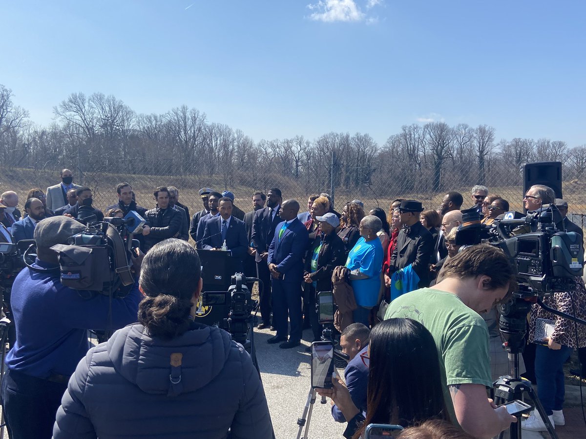 BUILDBaltimore's tweet photo. Over the last few weeks, BUILD leaders have been in conversation with the mayor &amp; city officials, sharing our history on this work — particularly over the last ten years with @rebuild_metro in neighborhoods in East Baltimore to reduce vacancy, build wealth &amp; prevent displacement. https://t.co/YF8eDsY4j7