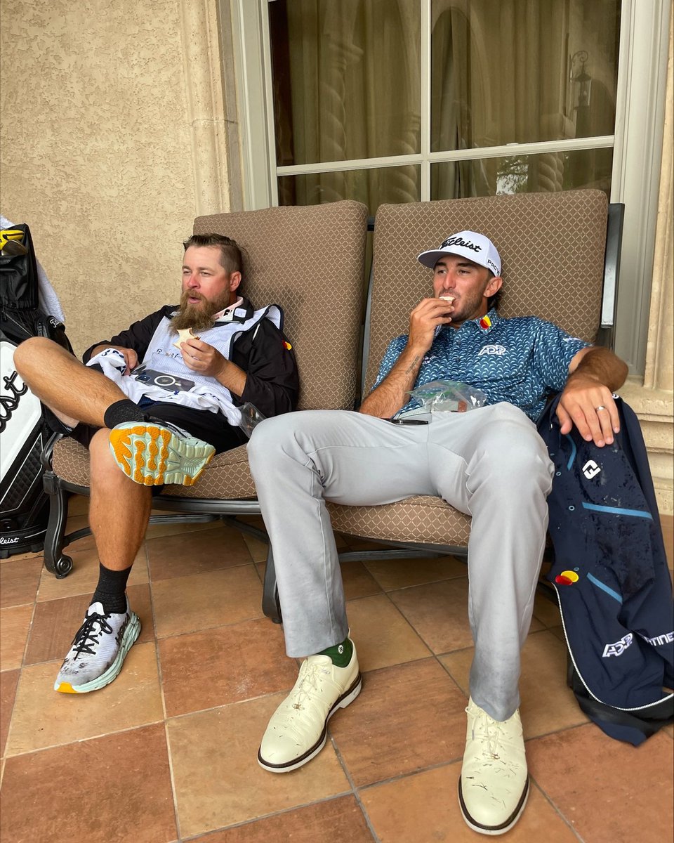 PGATour's tweet photo. Rain delay snacks. 

This is a PB&amp;J and it hit the spot. https://t.co/08h8g7LtBc