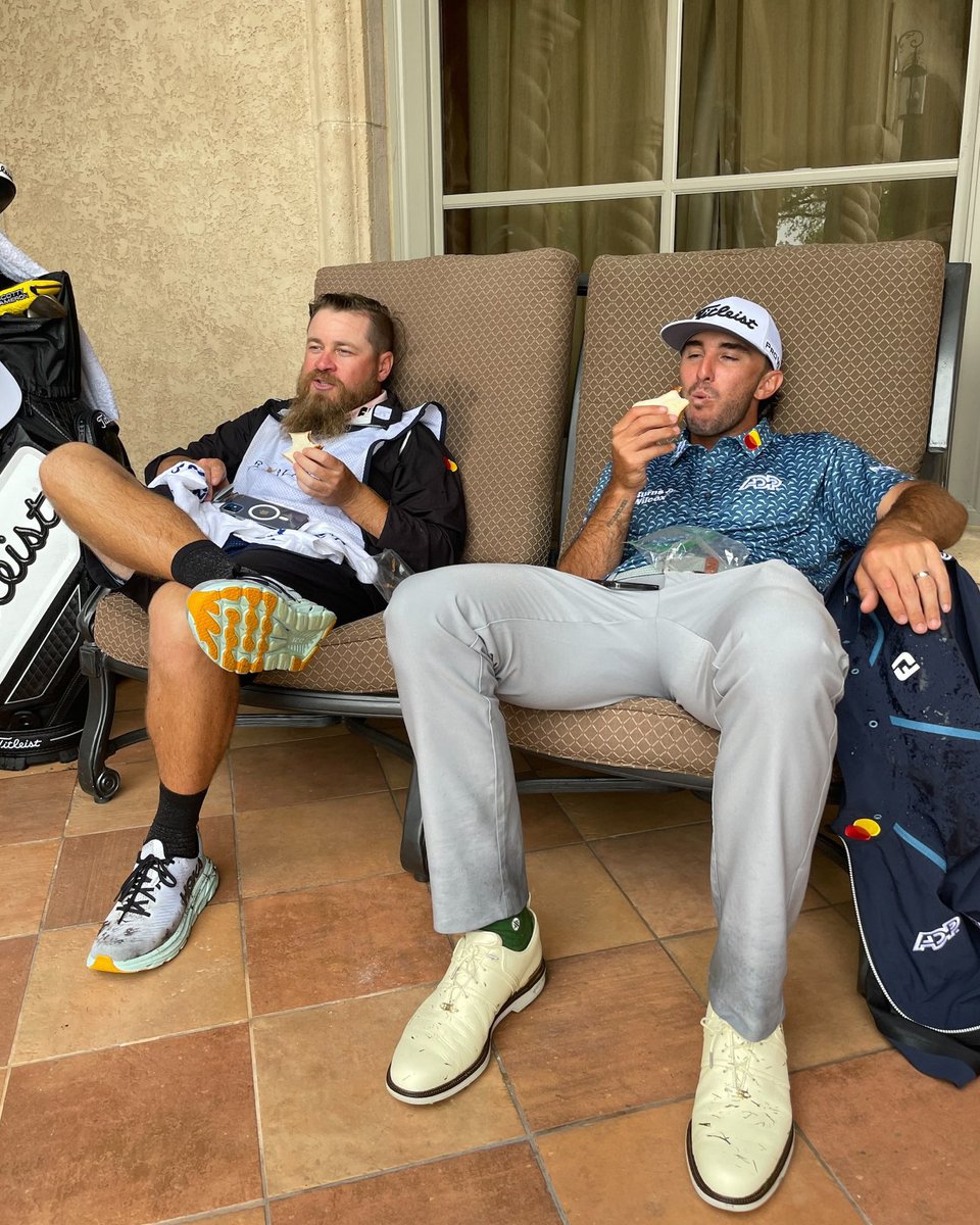 PGATour's tweet photo. Rain delay snacks. 

This is a PB&amp;J and it hit the spot. https://t.co/08h8g7LtBc