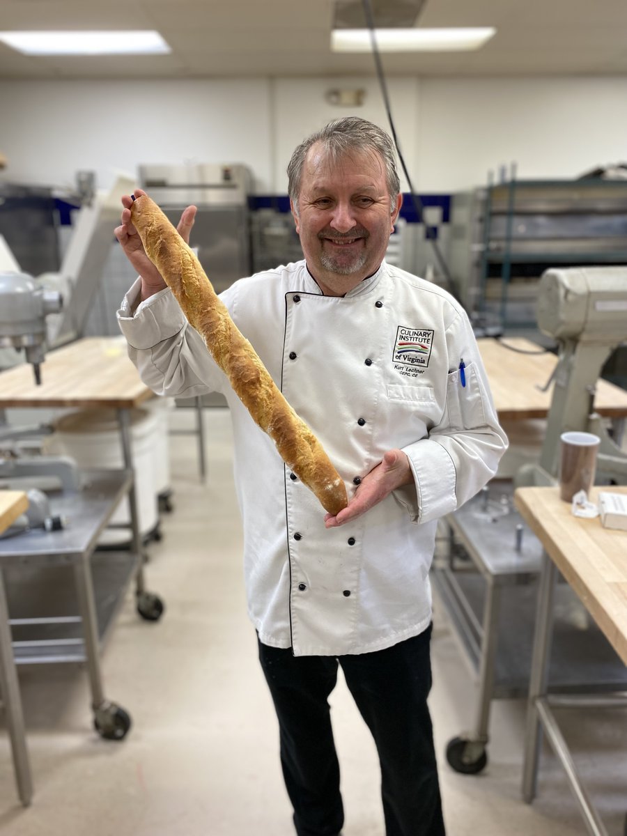 CIVChef's tweet image. Around Campus: Take a look at some of the friendly faces around the Culinary Institute of Virginia in Norfolk! Students are working towards mastering new techniques in cooking and hospitality from their talented culinary arts professors. We&apos;re all about that #Cheflife!