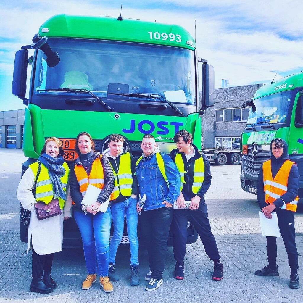 Today, JOST had the pleasure to receive students in logistics option on its site near Liege Airport.

We spent two pleasant hours showing all our activities, whether it is the mechanical workshop, the dispatching, or the merchandise storage.

Seeing the … instagr.am/p/Ca-HN_VMabZ/