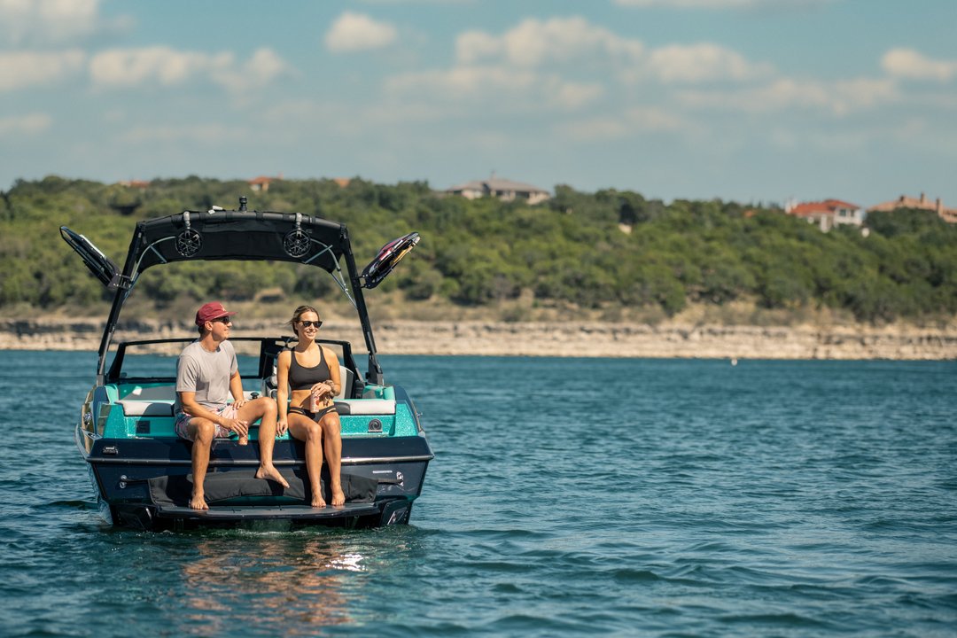 Nothing like Spring weather in Bee Cave! Plan the perfect spring getaway trip and spend your days floating along Lake Travis⛵️ 
Link in bio to get planning🤩🐝 
#visitbeecave #beecave #centraltx #texas #tx #austin #atx #foodie #travel #weekend #getaway #familyfun #vacatio