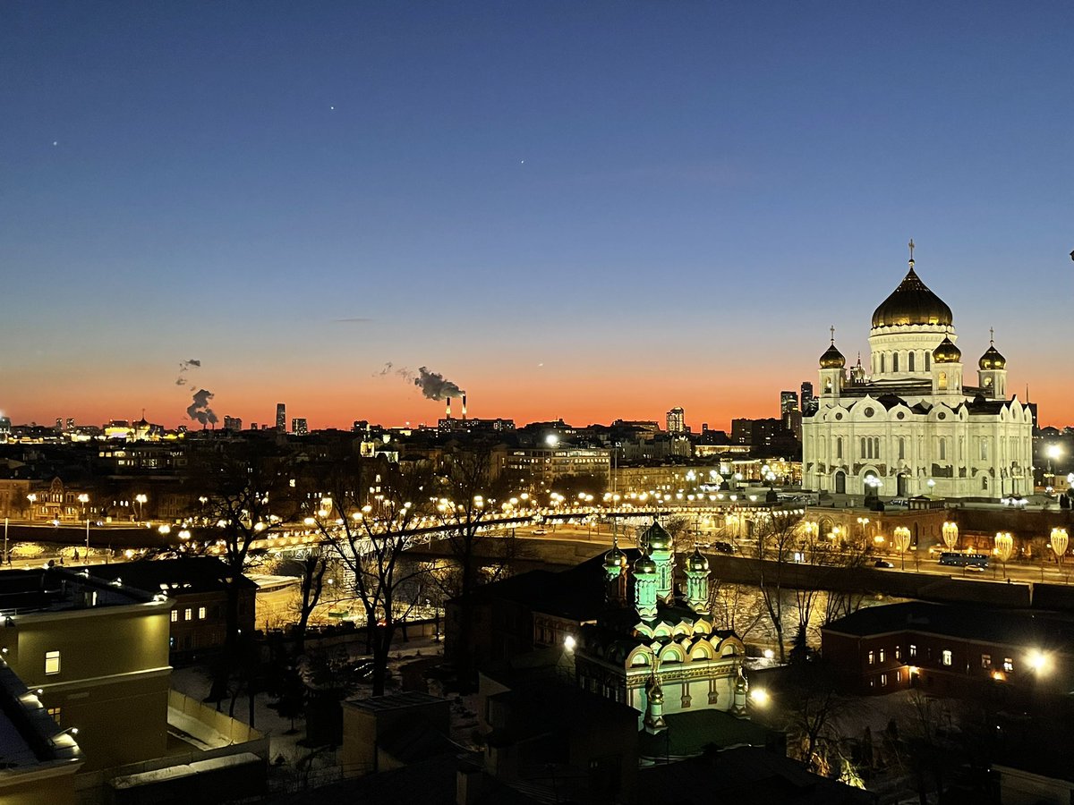 Moscow, March 11th 2022: walking to a bar that doesn’t take cards anymore to spend our last money with friends who have lost their jobs and are crazy worried about friends and families in Ukraine. It’s true, there is no shelling here, but many people are grieving nonetheless.
