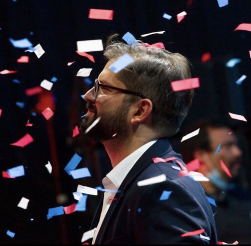 Saludamos y damos la Bienvenida al nuevo presidente de Chile Gabriel Boric Font. @gabrielboric 
Con la esperanza de un país más justo y en sintonía con nuestra cultura y las artes.

#cambiodemando 
#boricpresidente 
#boricpresidente