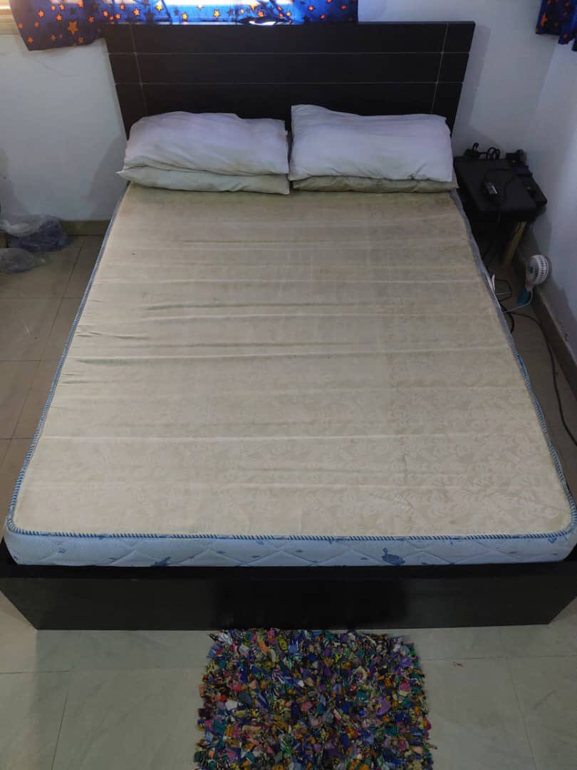 declutter_ng's tweet photo. 4X6 bedframe and mattress selling at - 60k

Condition - neatly used 
Location - Petrocam Area, Lekki https://t.co/r2ta8COmuf