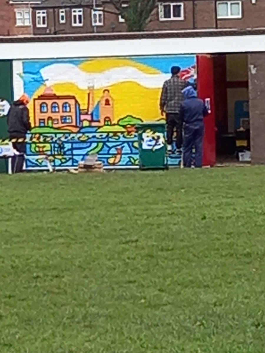 kevin_ritchie1's tweet photo. A couple of bags picked on the way &amp; back to see this beauty being produced by @bjthebear &amp; team #BramleyArt #BramleyWombles https://t.co/JuA0CuS2YB