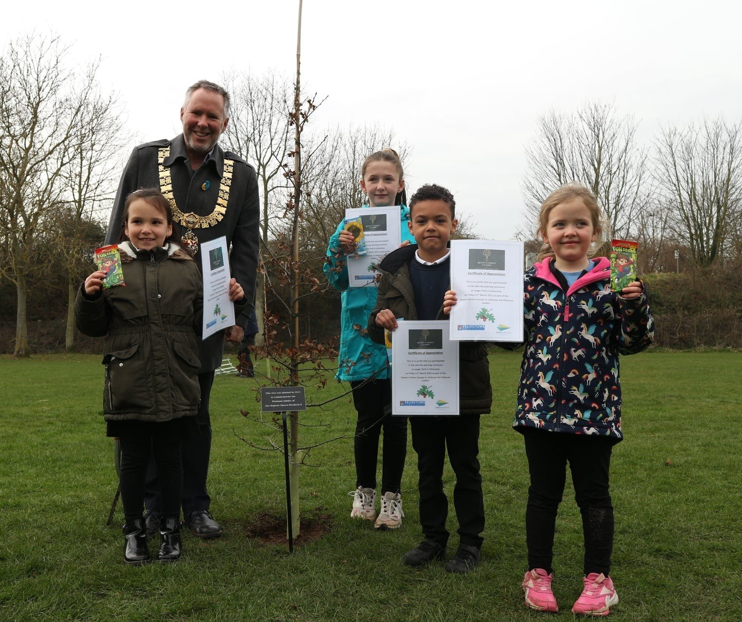 FelixstoweCouncil on Twitter "This afternoon, 7 oak trees were planted