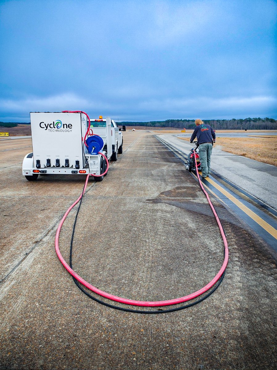 CycloneTech's tweet photo. Another satisfied customer! 
The TR5500 trailer hard surface cleaning unit arrived at a Naval Air Station.
Single-pass cleaning getting those paint line cleaned up!

To learn more about this unit click https://t.co/HC0V303ilr

#freshfriday #powerwashing https://t.co/0mGdLqgJzq