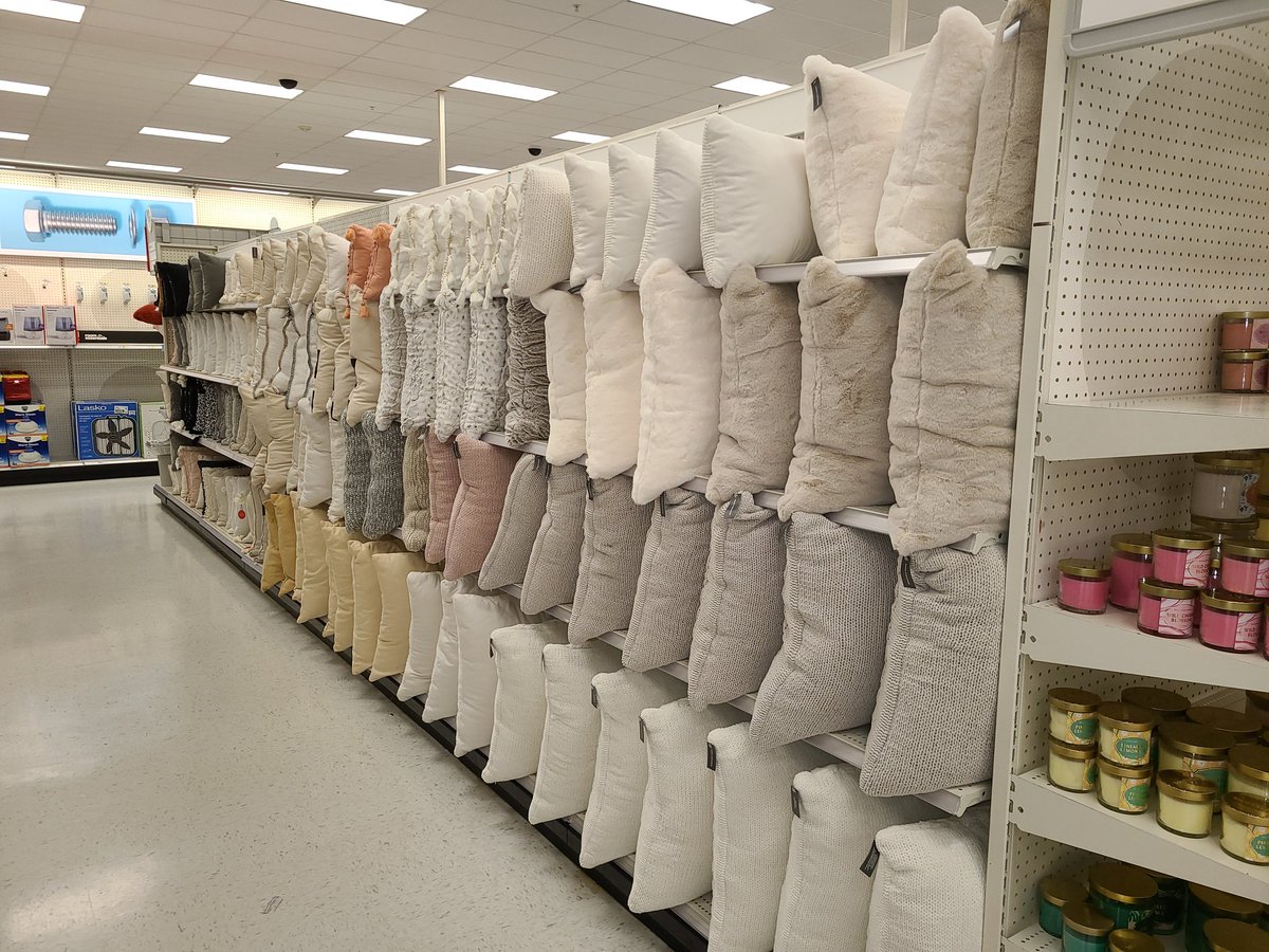 JackieLePre's tweet photo. Look at the beautiful pillow aisle. #T2253 @Target https://t.co/JEPCOSe08Z