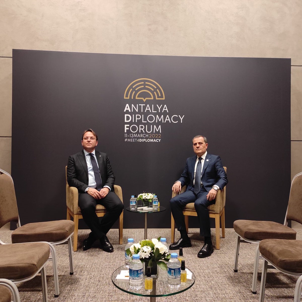 Another substantial discussions w/ #EU Commissioner for Neighborhood &amp; Enlargement <a href="/OliverVarhelyi/">Oliver Varhelyi</a> on the sidelines of #AntalyaDF. Participation of EU in reconstruction process in 🇦🇿, cooperation in energy sphere, regional issues, including situation in Ukraine was discussed.