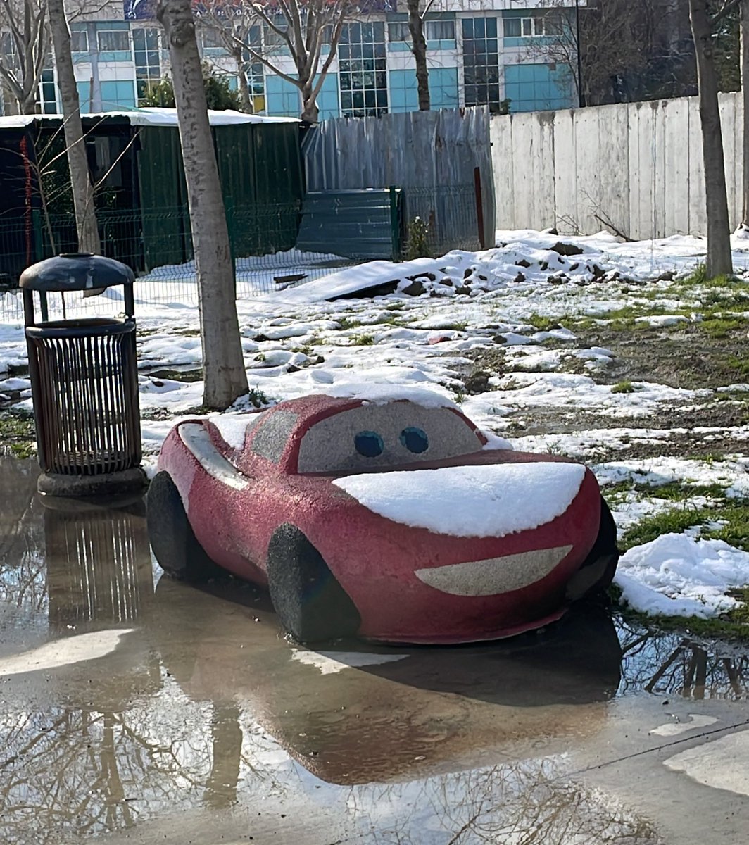 Bu soğukta herkes kapısının önüne bi kap mazot koyabilir mi McQueenler donuyor