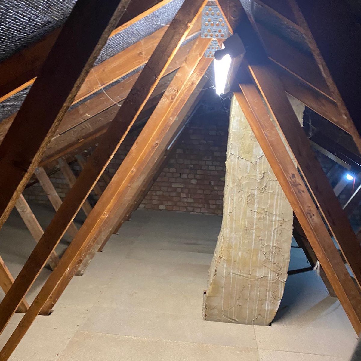 loftladderpros's tweet image. Some really effective before &amp;amp; after pictures here from our Charlie &amp;amp; Lewis in Mr Goods loft in Bedford.
Loads of extra storage space, neat and tidy finish.
If you would like to arrange a free quote give us a call on 0808 301 9548.
homecountiesloftladders.co.uk
#lofttransformation