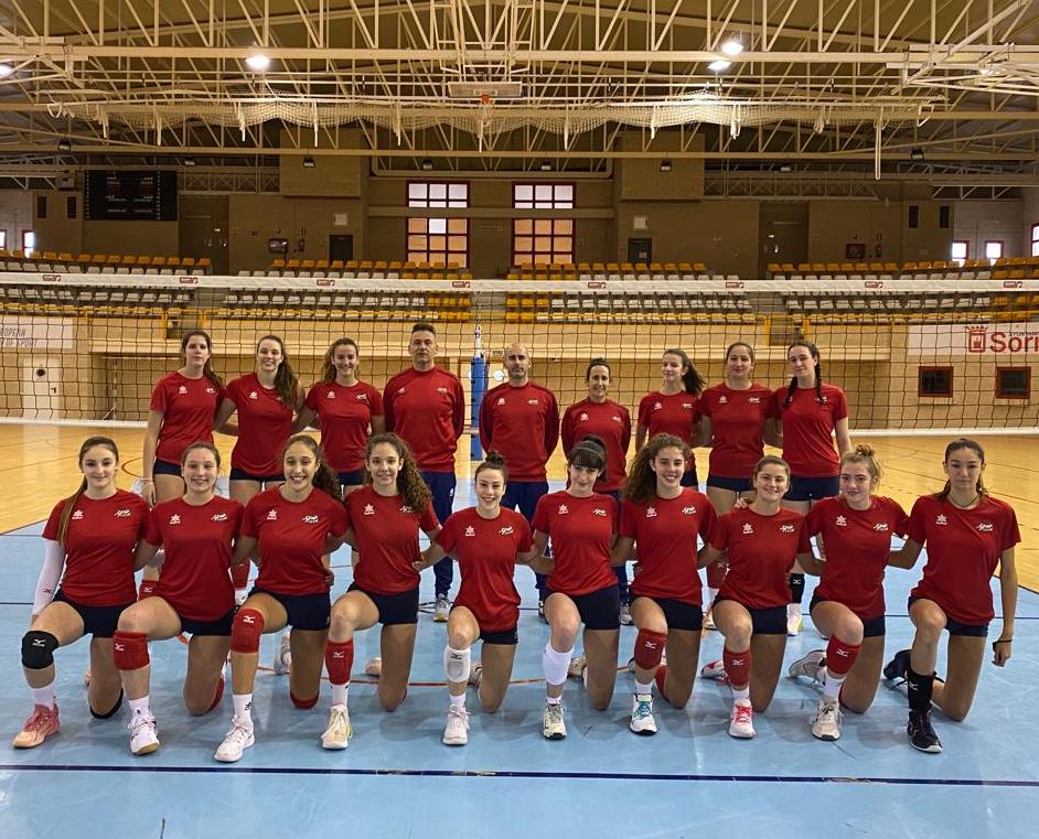 RFEVB's tweet photo. 💪🏼 La SELECCIÓN SUB17 femenina se ha concentrado en Soria para la preparación del clasificatorio para el CAMPEONATO DE EUROPA 🔜🏐

👉🏽 Las 17 jugadoras convocadas inician 4 días de trabajo a las órdenes de Juan Carlos Suárez dentro de las instalaciones de Los Pajaritos📍 https://t.co/bT7OCUrVQX