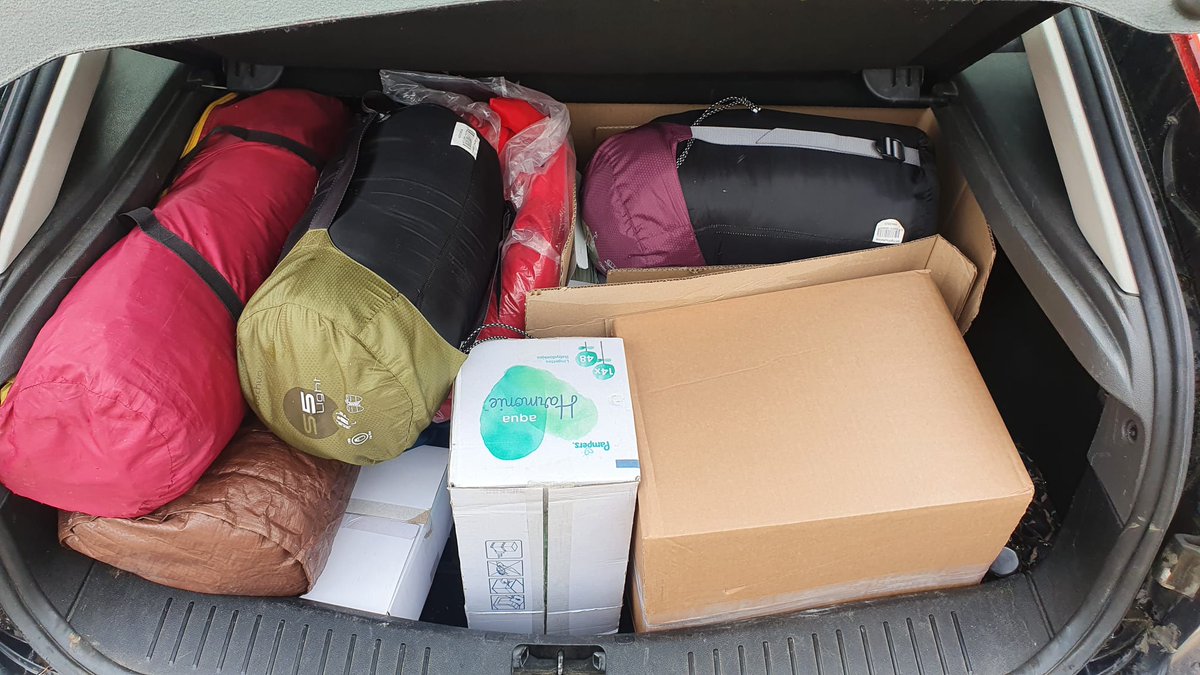 occhilo's tweet photo. Les dons des #JJD partent en camion pr l'#Ukraine.
D ce soir, les produits de toilettes et 1 couette ont été donnés à une famille ukrainienne à #stgermainenlaye.
🙏à ttes les ♀️de #Villennes et D #Yvelines pr leur mobilisation. #femmessolidaires @CedricAoun @Arnaud_Pericard 🇫🇷🇺🇦 https://t.co/0IlY2z56Ba