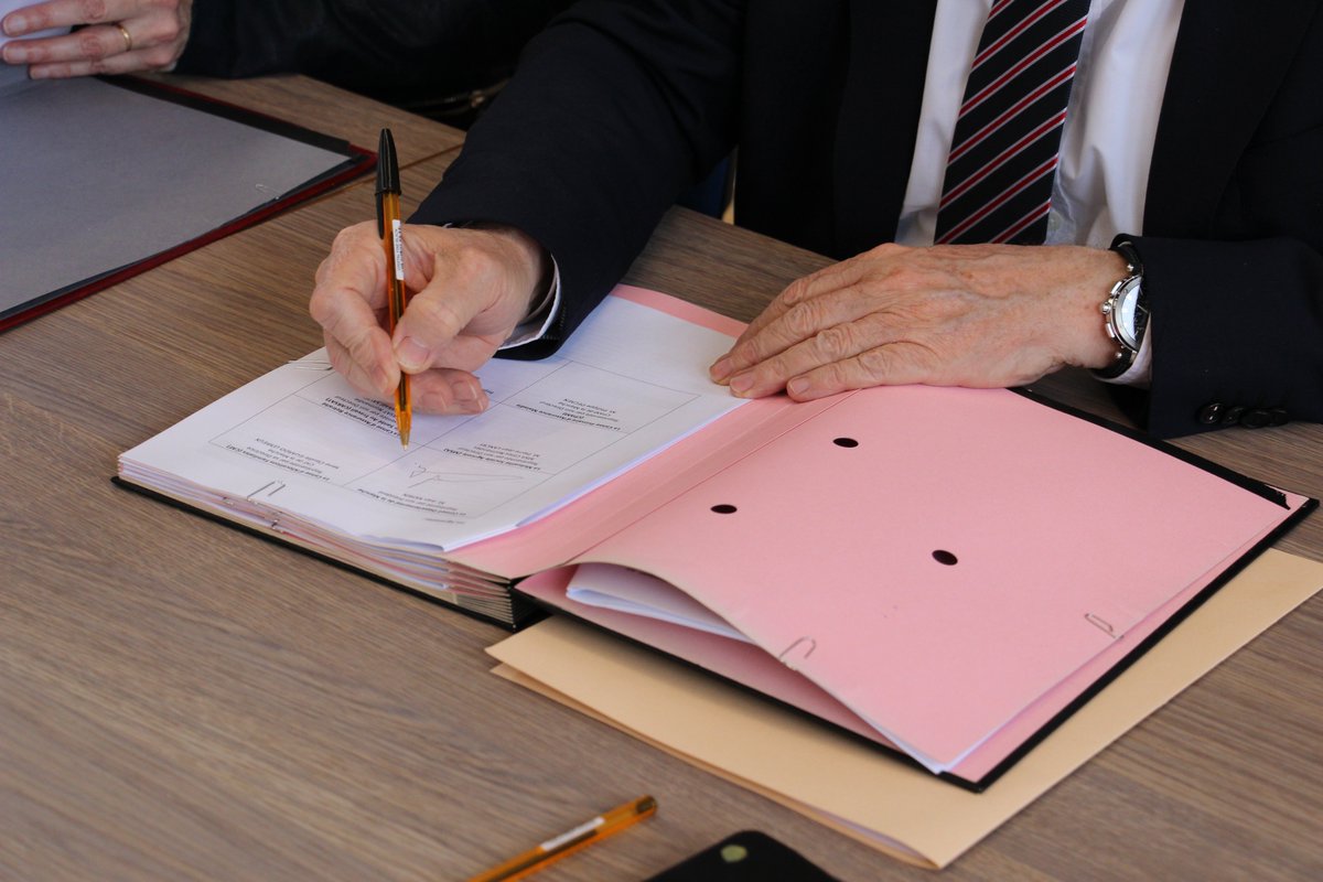 JeanMorin_CD50's tweet photo. Signature à #DuceyLesChéris du 1er M@nche Services, un label de services public au plus près des usagers, complémentaire du réseau #FranceServices. @LaManche50 accompagne les communes pour que chacun trouve un accès aux services publics à moins de 15mn de chez lui. https://t.co/VmCWqIoIGv