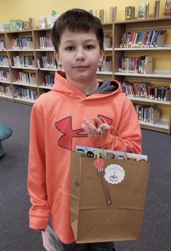 IsaacFoxLIH's tweet photo. Revamped our book matching program with a take-out theme. Your order is up! @LisaGregoireIF @JenAdamsEDU @wagnersusie123 @D95SocialMedia https://t.co/oWqjZ4kfJG