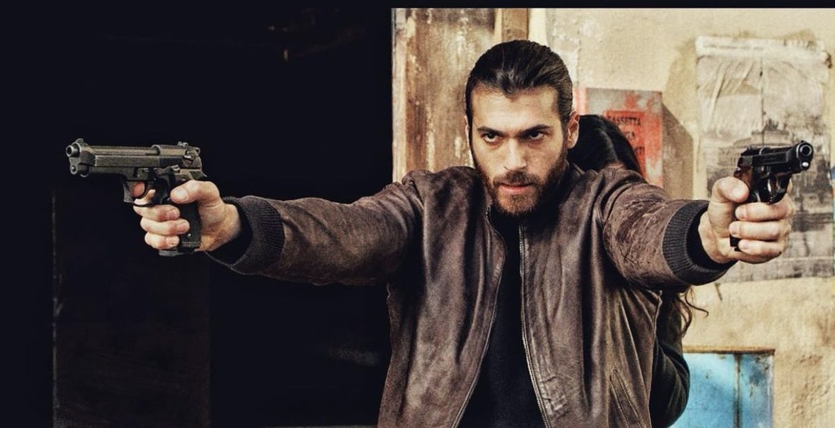 Darme TODOS vuestros calcetines !! 
#LadronDeCalcetines 😎
#CanYaman 🌪️
#TienesMisCalcetinesYMiCorazon 
🧦🧦
