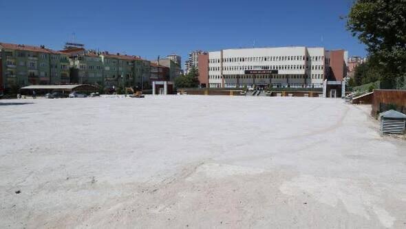 Atlashabert's tweet photo. Niğde Belediye binası önü https://t.co/wnYFFSsNrZ