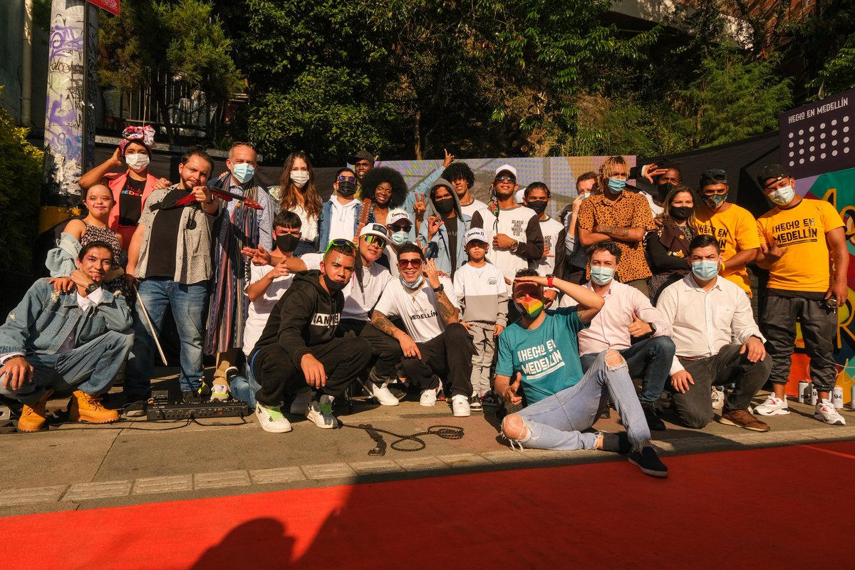 AlcaldiadeMed's tweet image. - Con #ModaAlBarrio hemos apoyado a más de 57 talleres de confección e impulsado sus emprendimientos.

Nos llena de orgullo y emoción mejorar la calidad de vida de niños, jóvenes y mujeres con los que esperamos seguir cumpliendo sueños y construir la #MedellínFutura.