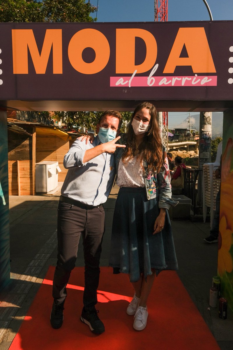 AlcaldiadeMed's tweet image. - Con #ModaAlBarrio hemos apoyado a más de 57 talleres de confección e impulsado sus emprendimientos.

Nos llena de orgullo y emoción mejorar la calidad de vida de niños, jóvenes y mujeres con los que esperamos seguir cumpliendo sueños y construir la #MedellínFutura.