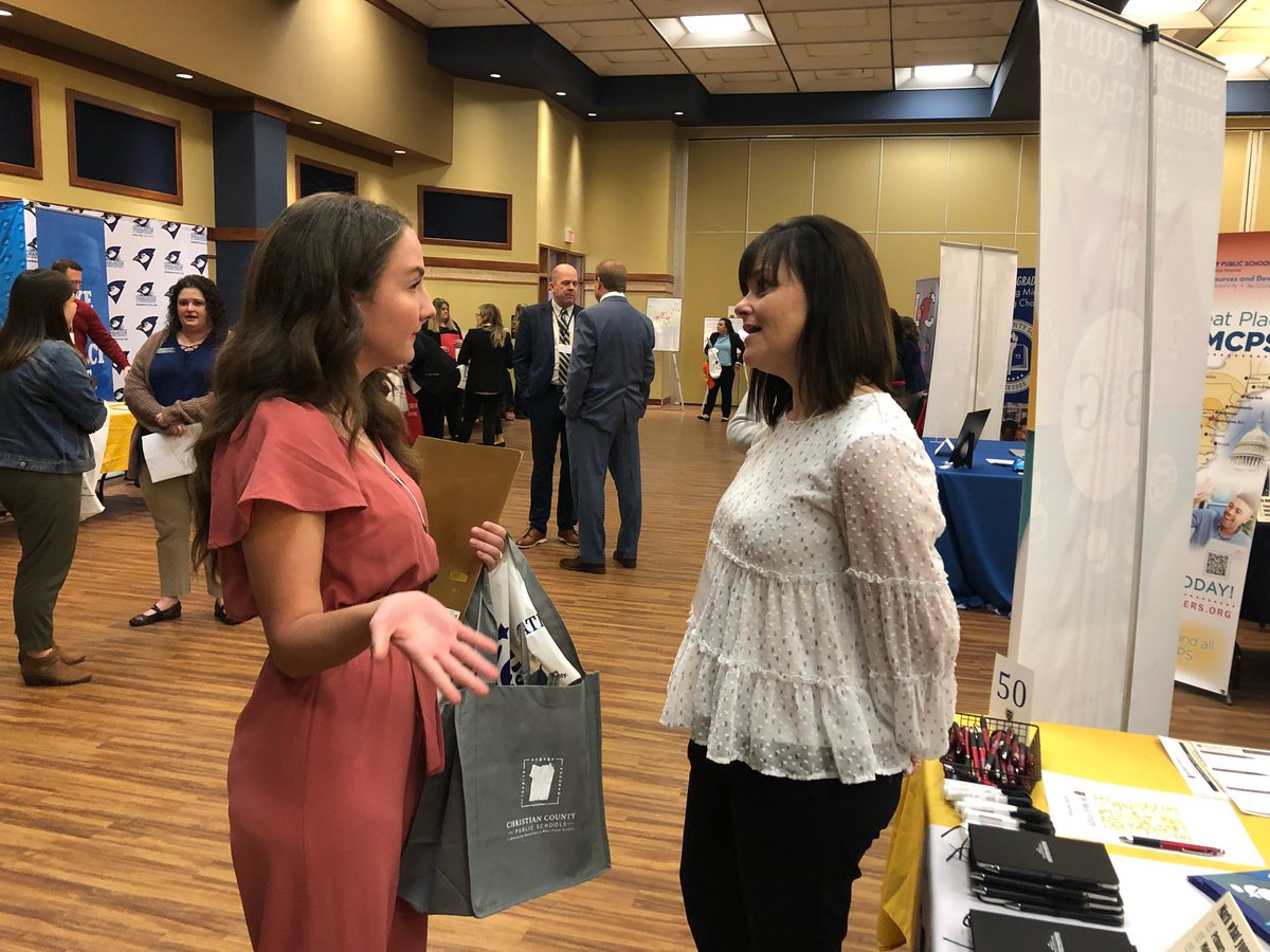 ShannonPfaff's tweet photo. Capturing Shelby County’s future teachers at Murray State University! https://t.co/grXX2OIBAU