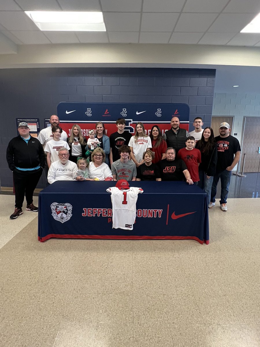 It’s official I’m a GAMECOCK ‼️❤️
Let’s get to work <a href="/JSUGamecockFB/">Jacksonville State Football</a> <a href="/CoachDockeryD/">Dylan Dockery</a> <a href="/RealCoachRod/">Rich Rodriguez</a> #RTE21 #AGTG