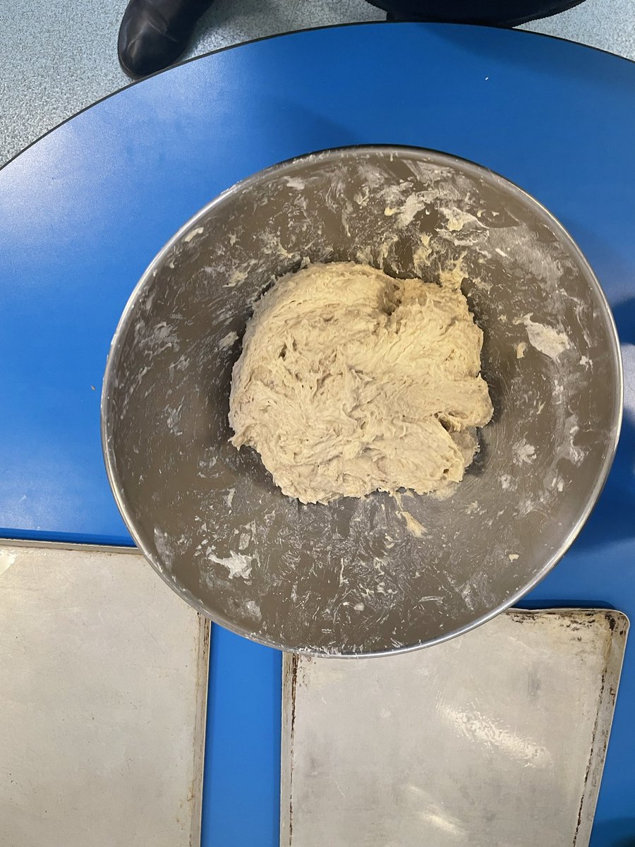 MissAlexander10's tweet image. Today we became bread bakers! We looked at the Great Fire of London starting in the bakery and had a go at making our own! Luckily, our head baker Bernie didn’t let a fire start. #puddinglane #History @mesne_lea