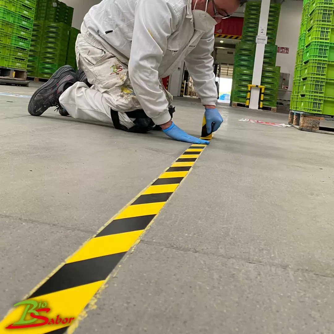 biosabor_agro's tweet photo. Estamos renovando la señalización de la nave central comprometidos con la Seguridad de nuestros trabajadores. 
#PRL
#prevencionderiesgoslaborales https://t.co/ANFTb8TcEU