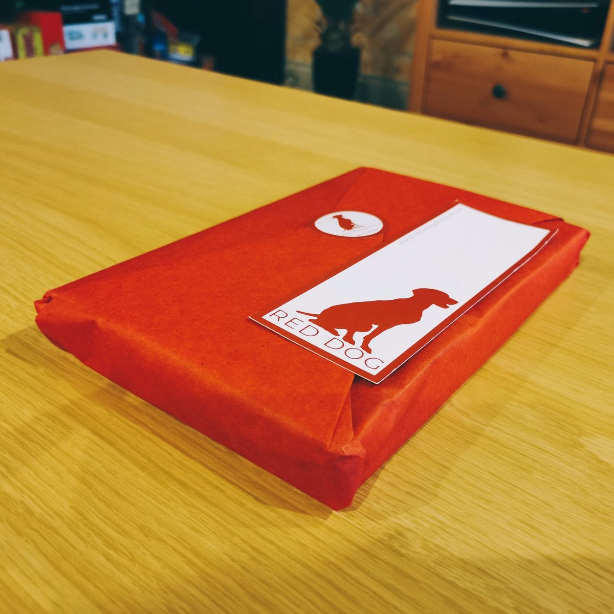 QuintillionEm's tweet photo. It's Christmas! No wait, its a book from @RedDogTweets! 😍
My @eoghanegan collection has begun 📚
#EoghanEgan #HidingInPlainSight #BookMail #RedDogPress https://t.co/40jl9w6qhj