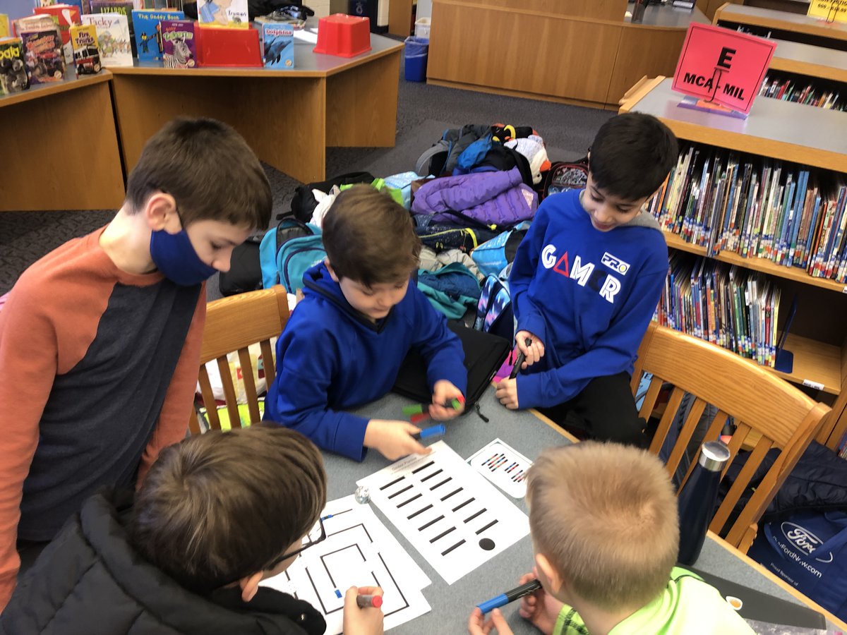 jenduffy5's tweet photo. Learned about Grace Hopper's contribution to computer languages today at #codingclub.  Today's coding language was COLOR!  #HWScodes #womenintech #WomensHistoryMonth #codingisfun @ozobots
@HWS_BPS101 https://t.co/wNmS6HcT87