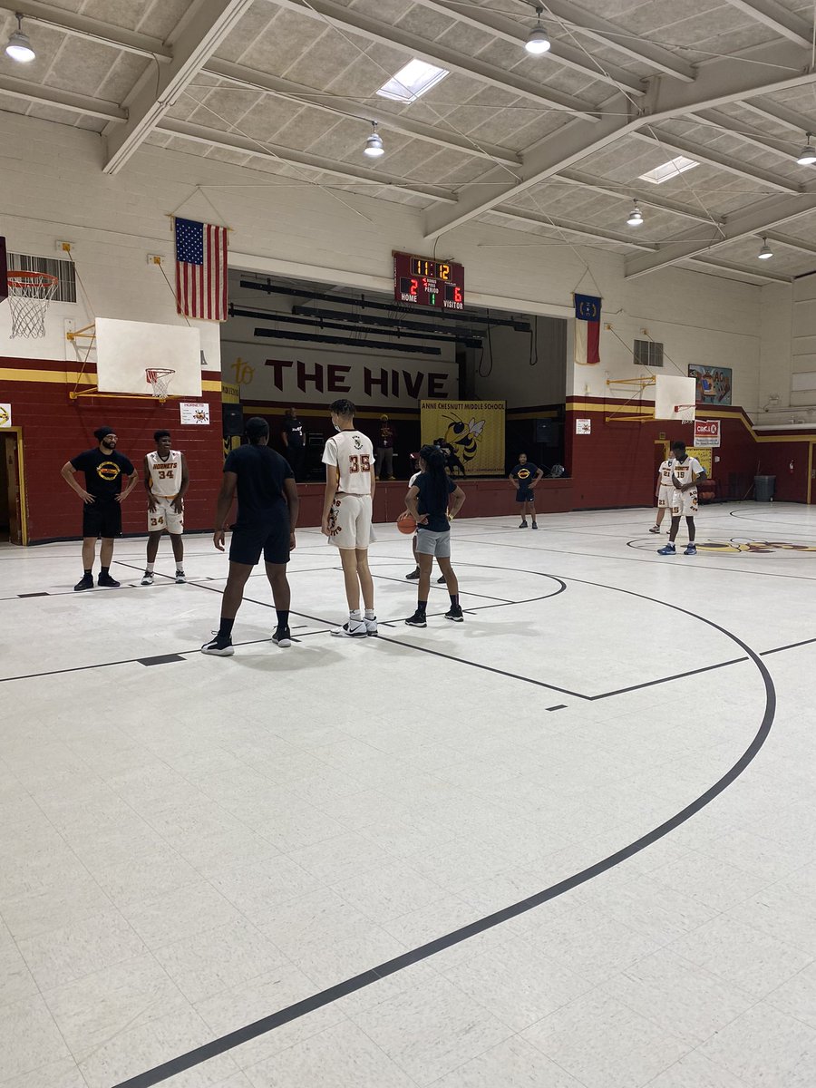 WhitneyIglesia2's tweet photo. Building lasting memories at The Hive. Thank you so much to the basketball team and all the faculty and staff who volunteered to play today. All the students enjoyed watching these games. A special shout out goes to @theAin3la @DavidGreene01 https://t.co/q3wzhRxDnM