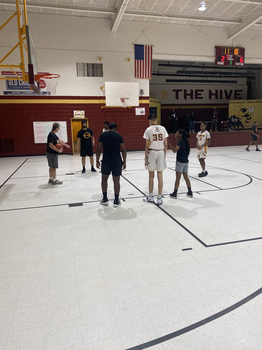 WhitneyIglesia2's tweet photo. Building lasting memories at The Hive. Thank you so much to the basketball team and all the faculty and staff who volunteered to play today. All the students enjoyed watching these games. A special shout out goes to @theAin3la @DavidGreene01 https://t.co/q3wzhRxDnM