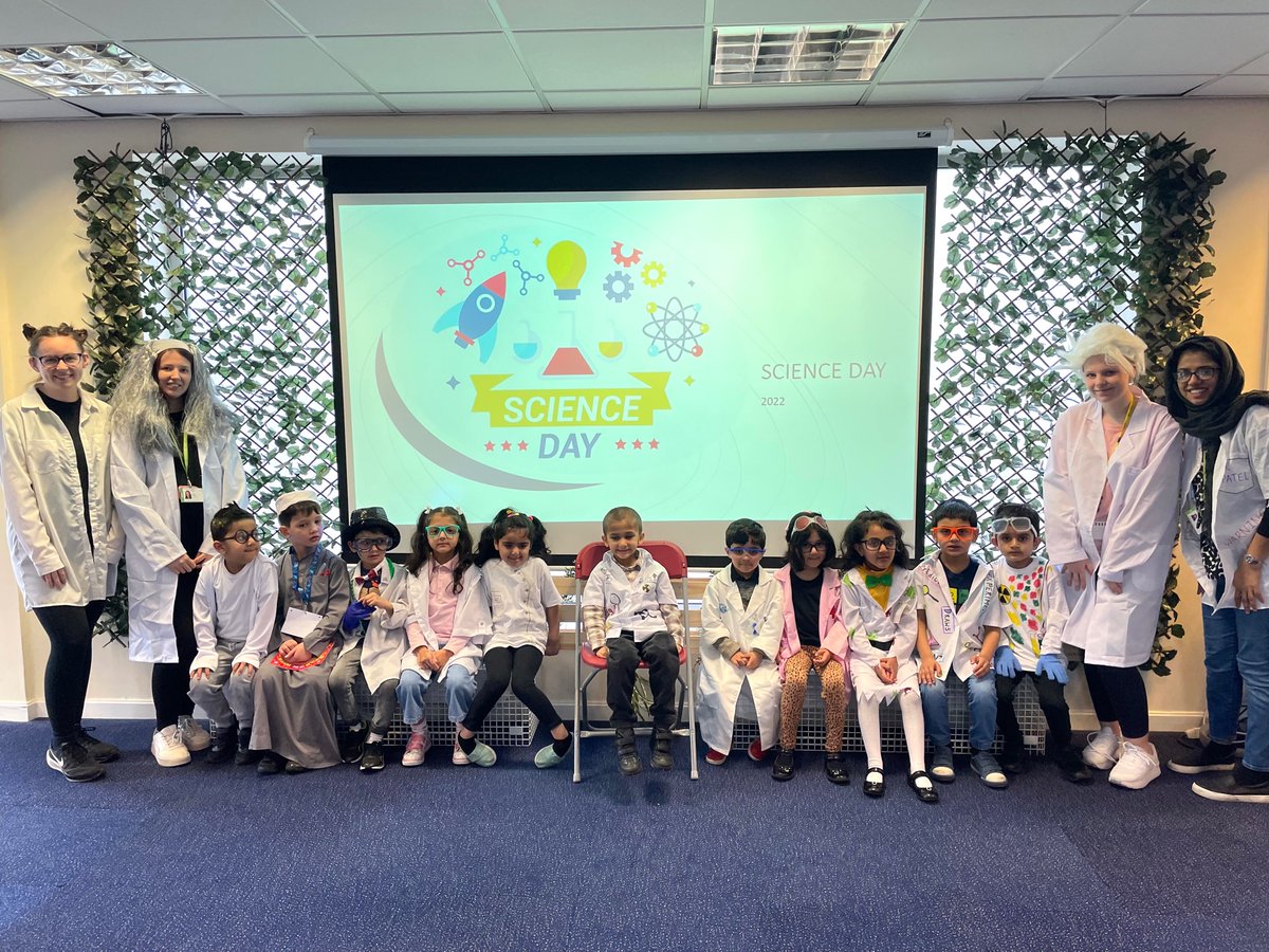 olive_bolton's tweet photo. Meet some of the scientists in action today #BritishScienceWeek #ScienceDay #MadScience #Scientists #Costumes #Creativity #LearningHooks #Knowledge #Ambition #Inspirational #WeAreStar #LoveLearning #Motivated https://t.co/4VjtvS4SeX