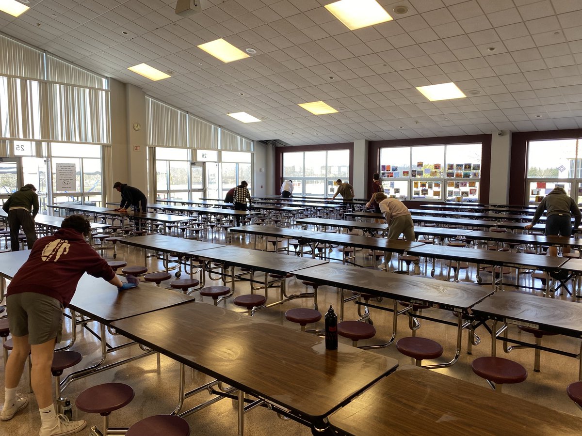 ⁦<a href="/gburgwarriorfb/">Gettysburg Warriors Football</a>⁩ Thanks for pitching in!! Working hard on and off the field! #BeCommitted #BeKind #WarriorWay